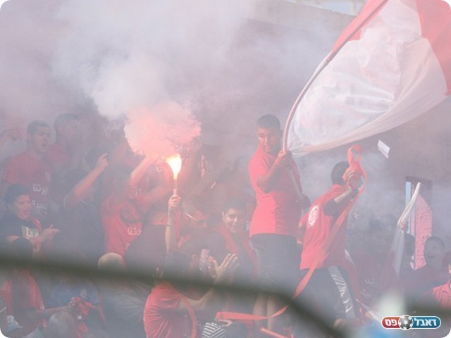 תפאורה גם ביציעים (וואסים מוואסי)